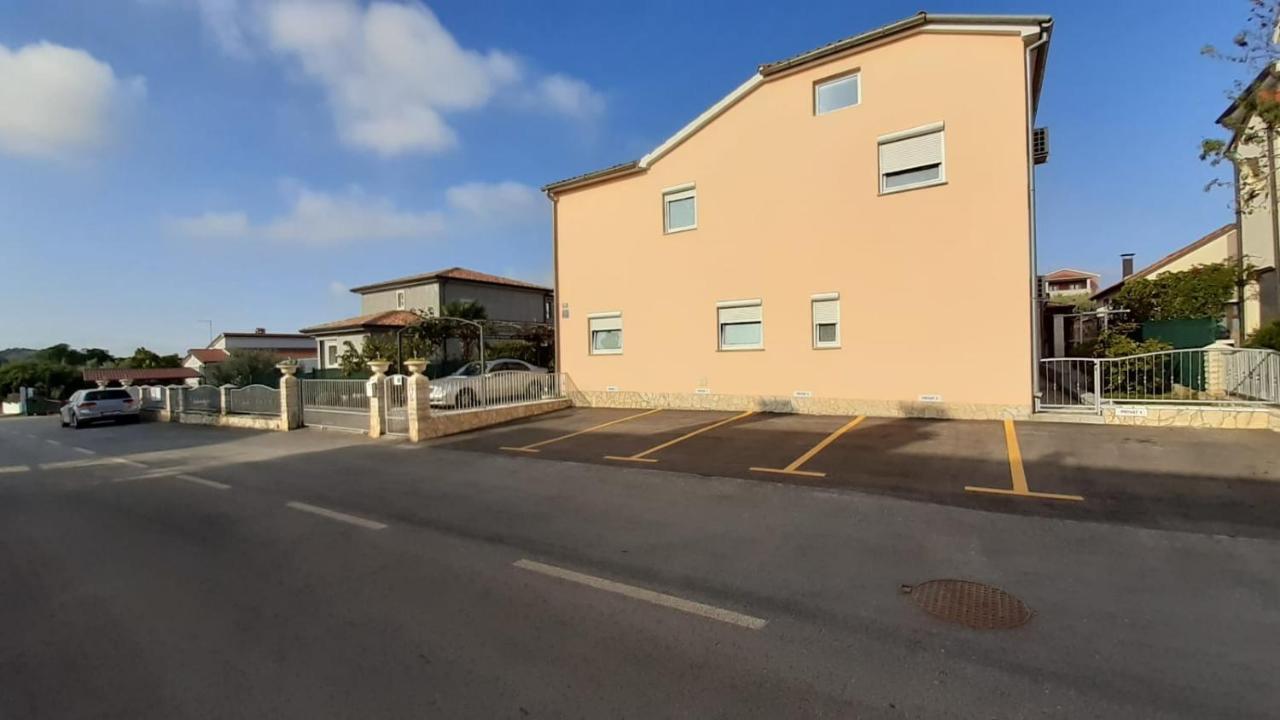 Haus Delphin Apartment Porec Exterior photo