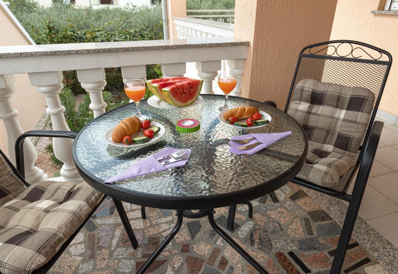 Haus Delphin Apartment Porec Exterior photo