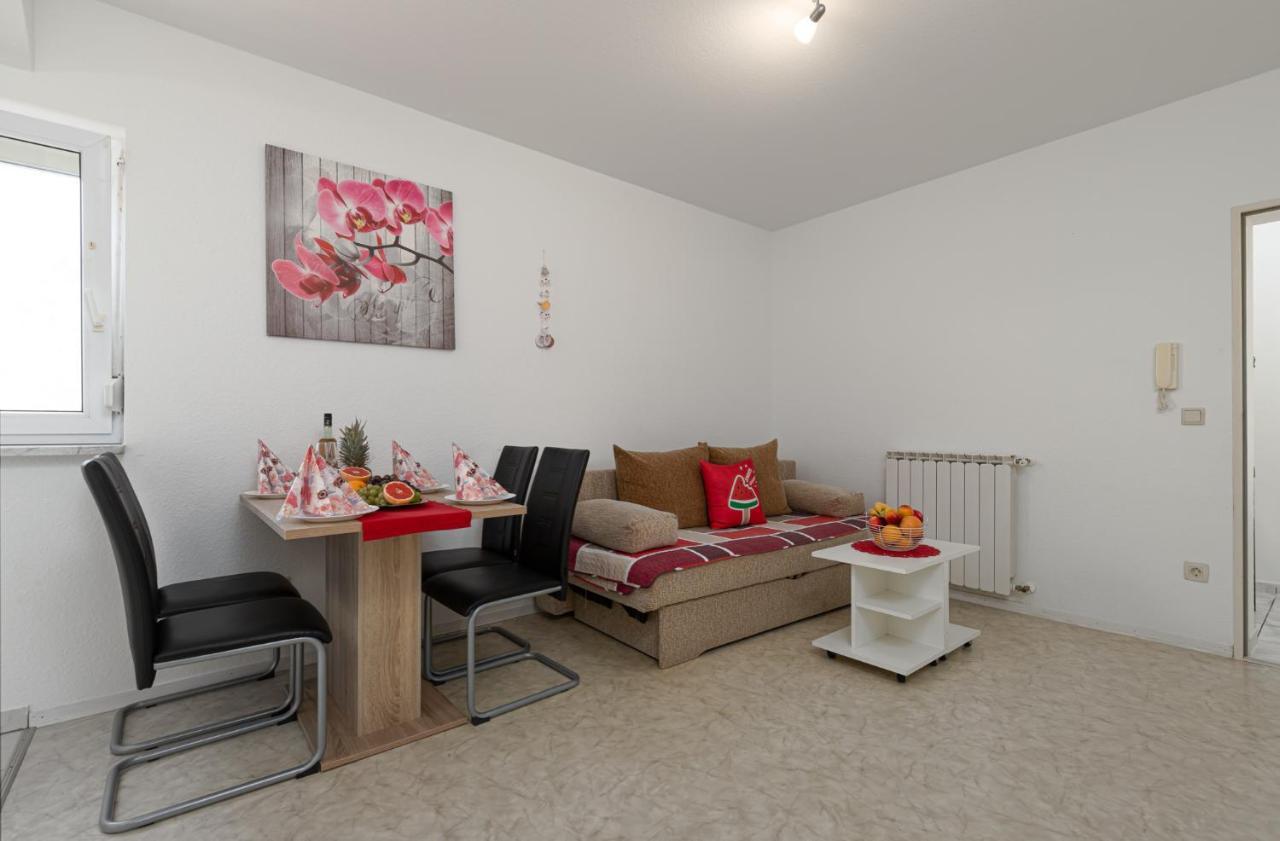Haus Delphin Apartment Porec Exterior photo